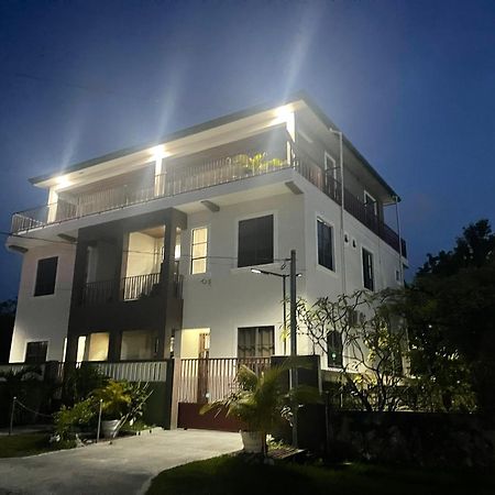 Apex Boutique Apartments 乔治敦 外观 照片